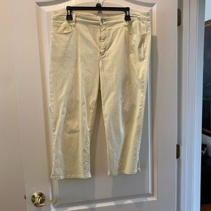 Jones New York Jeans Pale Yellow Capris- Size 14